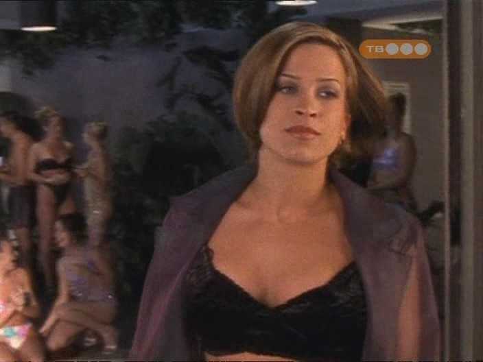 Christina cox bio, married, husband, net worth, ethnicity, height