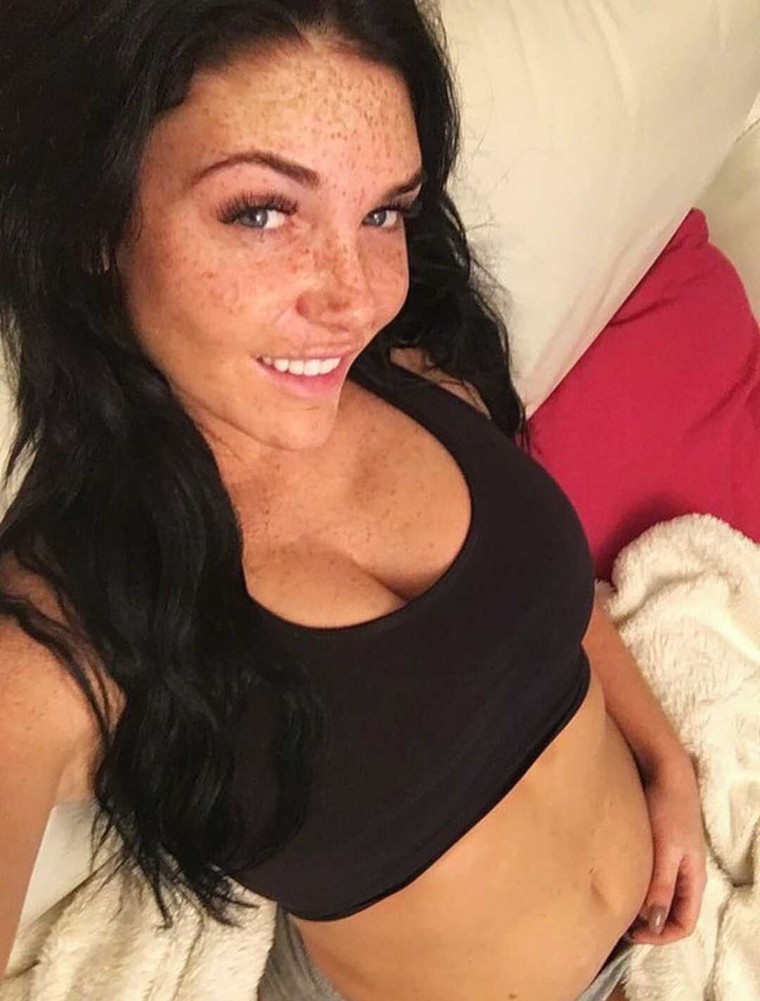 Emma leigh wiki, age, bio, biography, twitter, feet, hot pics, onlyfans ieak