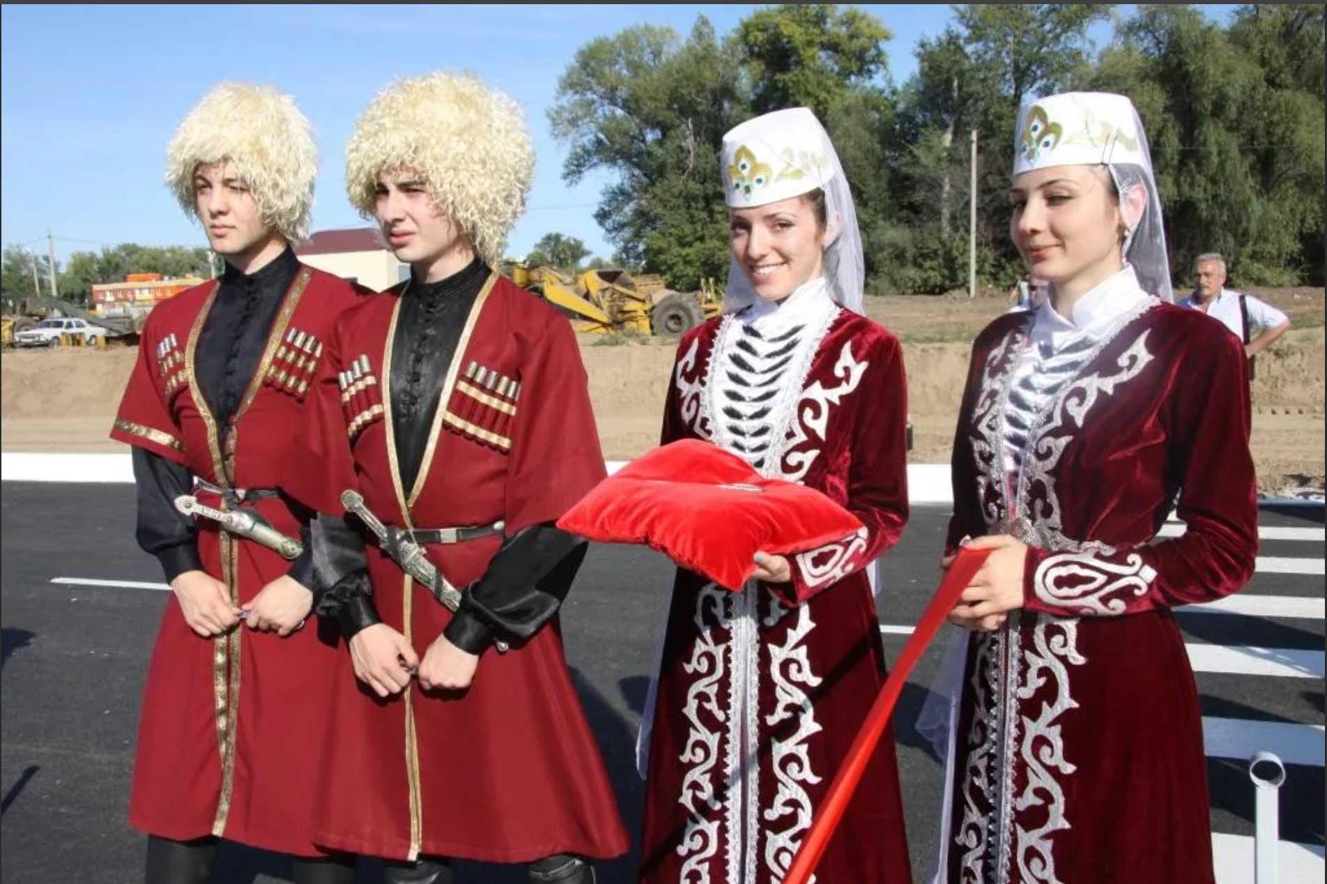 Фото красивых девушек кавказа в платках