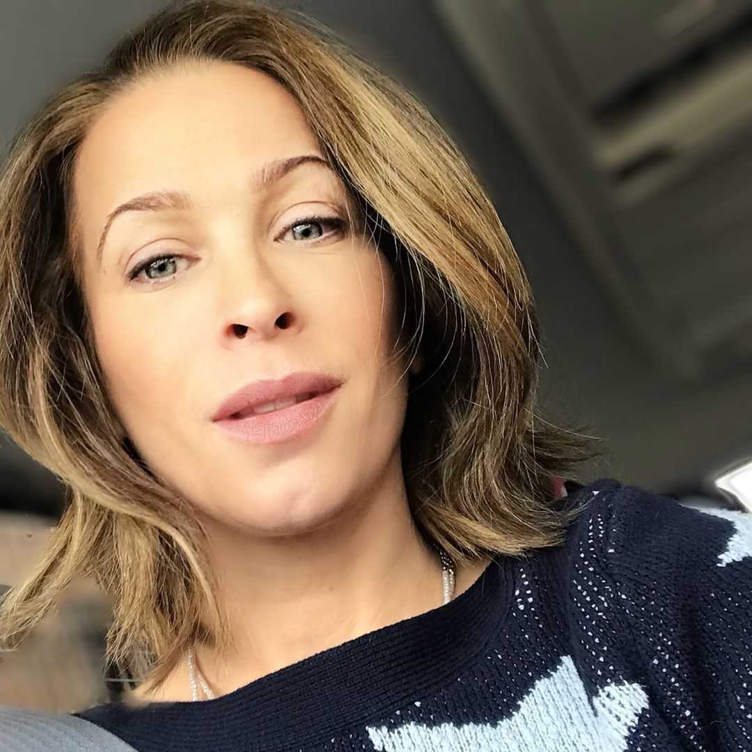 Christina cox