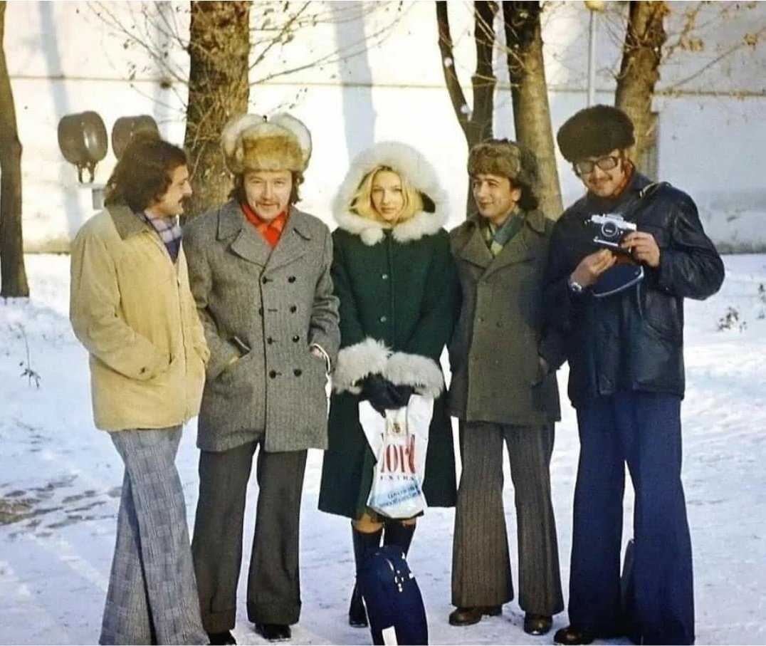 Мода в годы ссср: какой была одежда тех времен, модные тренды 20, 30, 50, 60, 70, 80, 90 годов, популярные женские вещи, как одевались девушки