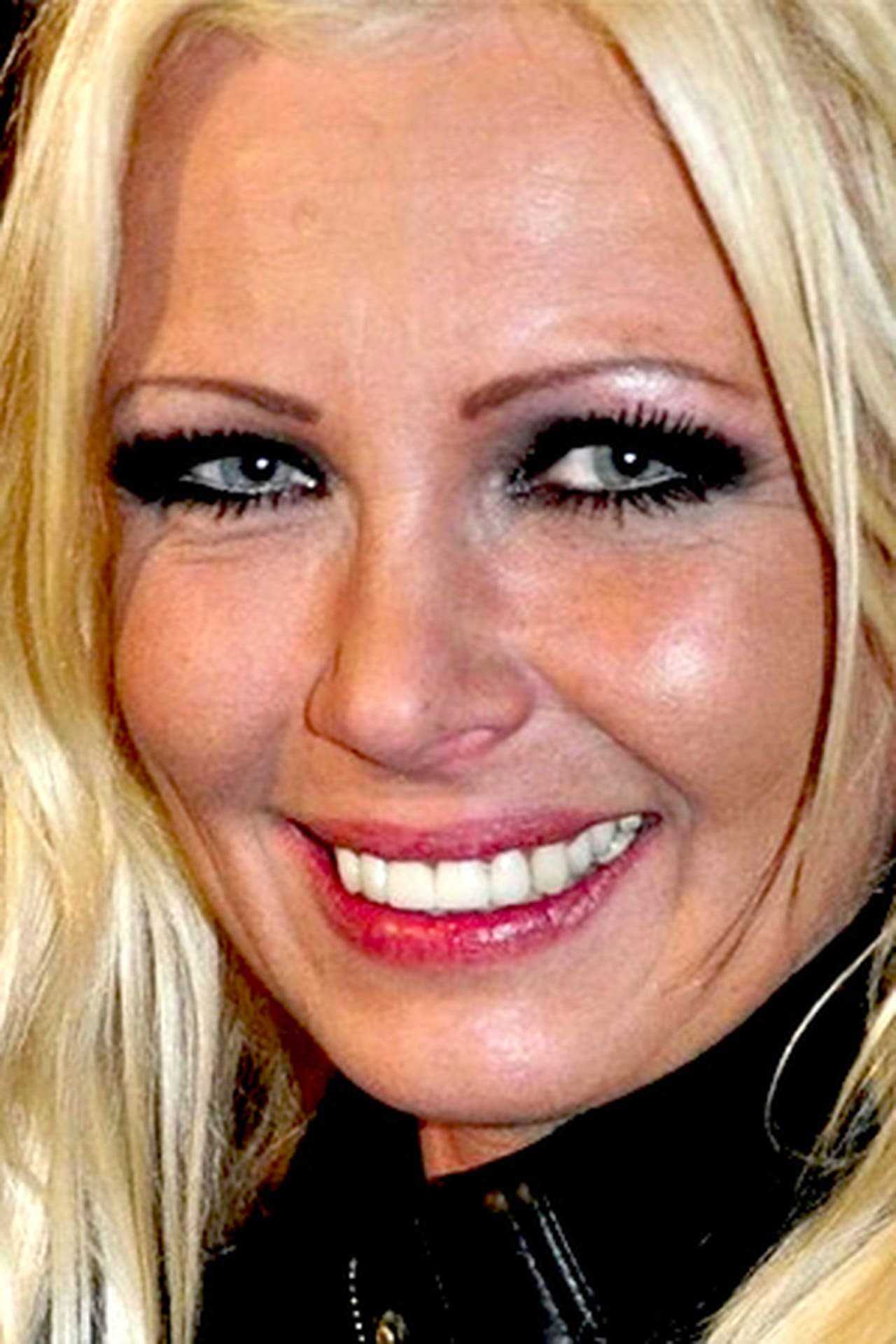 File:extasia-vivian schmitt photoshooting 02.jpg