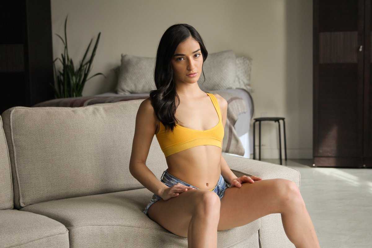 Emily willis (instagram star) wikipedia, bio, age, height, weight, boyfriend, net worth, career, facts