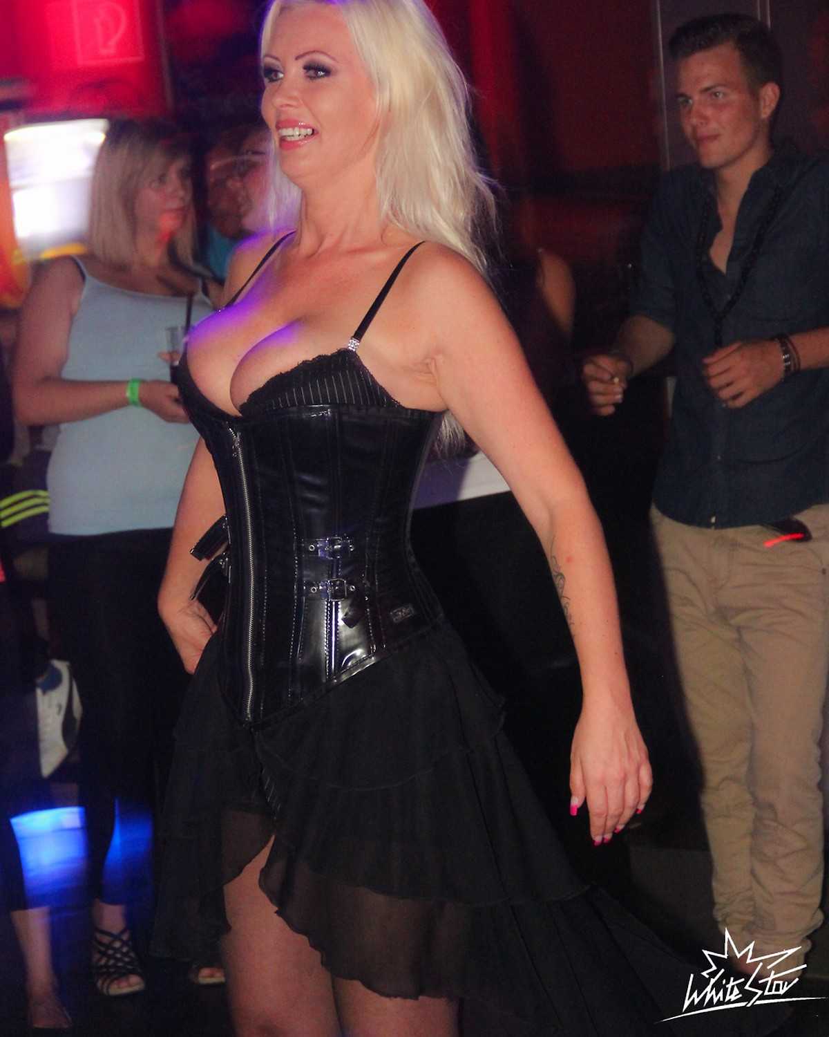 Файл:vivian schmitt.png