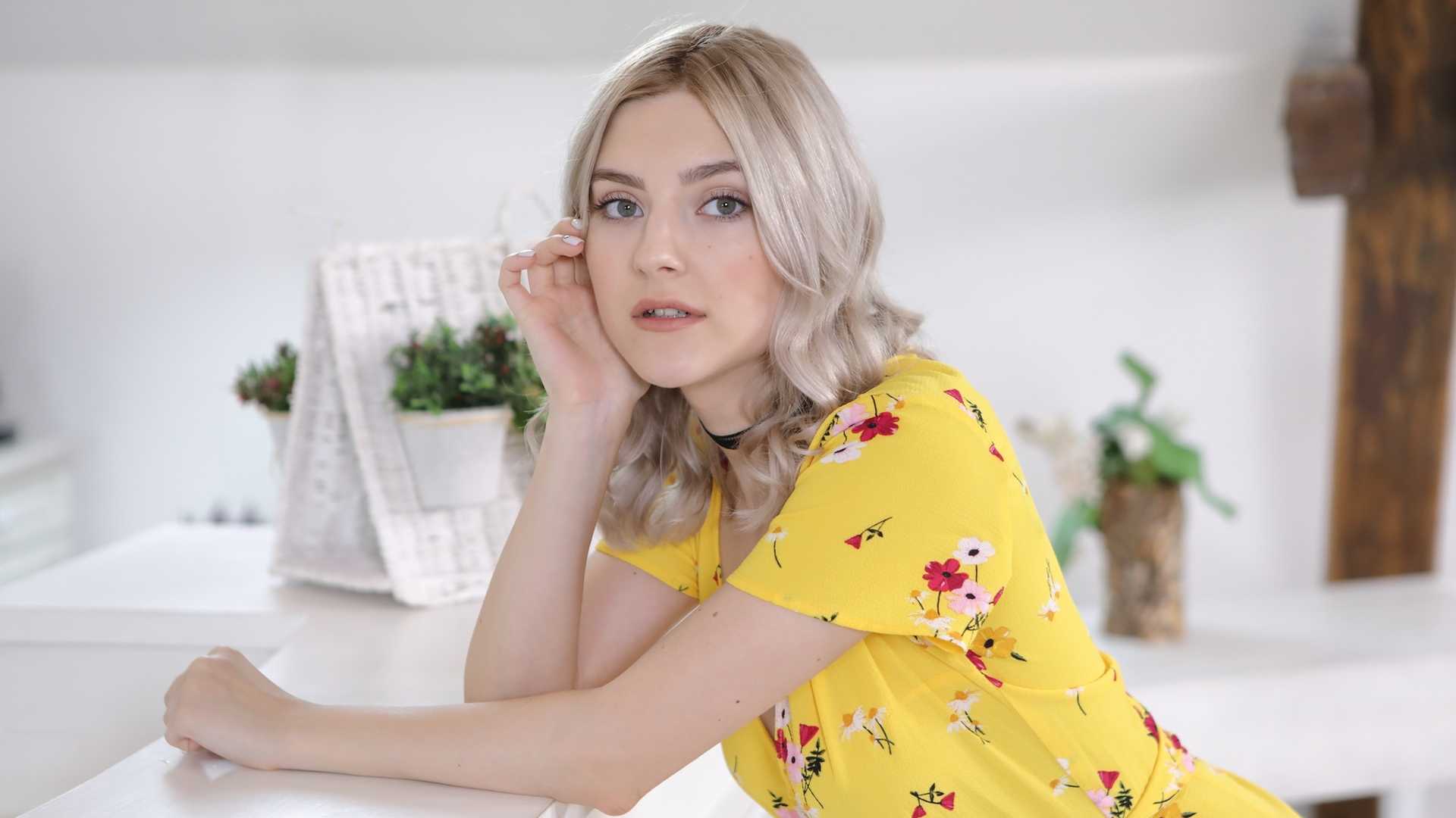 Eva elfie biography, wiki, age, height, photos and more